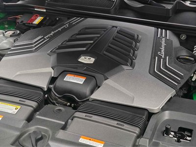 LAMBORGHINI URUS - 6