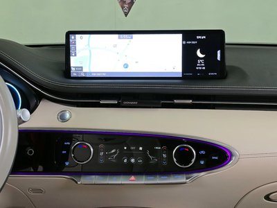2021 Genesis GV70 — миниатюра 14