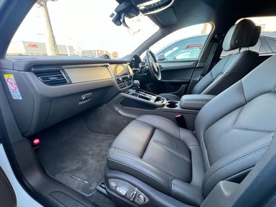 PORSCHE MACAN - 4