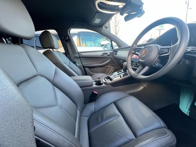 PORSCHE MACAN - 2