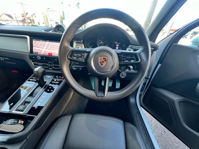 PORSCHE MACAN - 10