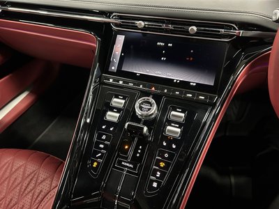 ASTON MARTIN DB12 - 7