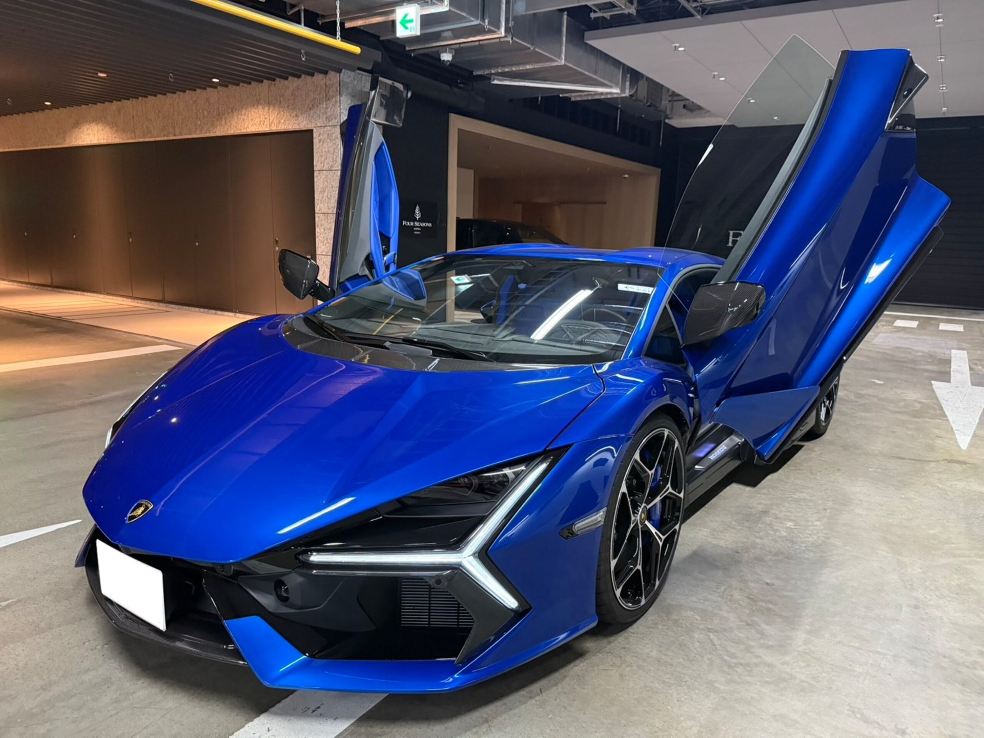 LAMBORGHINI REVUELTO - View 1