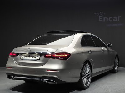 MERCEDES-BENZ E-CLASS - 3