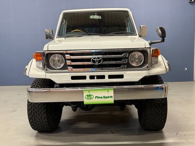 TOYOTA LAND CRUISER 70 - 2