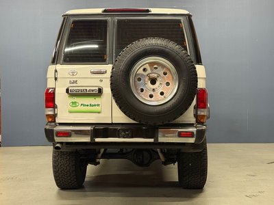 TOYOTA LAND CRUISER 70 - 4