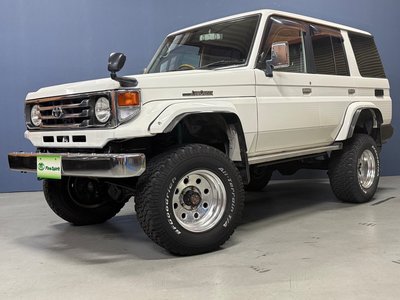 TOYOTA LAND CRUISER 70 - 1