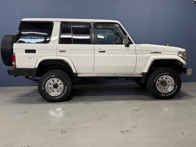 TOYOTA LAND CRUISER 70 - 5