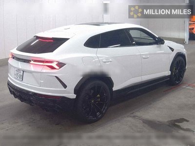 LAMBORGHINI URUS - 5