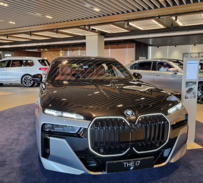 BMW I7 - View 1