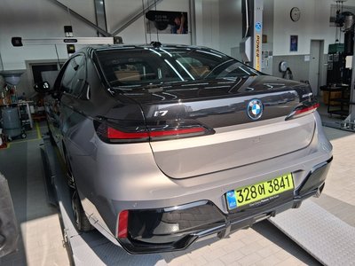 BMW I7 - 7