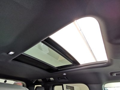 LAND ROVER DEFENDER - 2