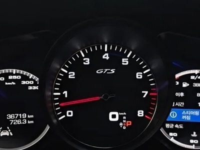 PORSCHE PANAMERA - 8