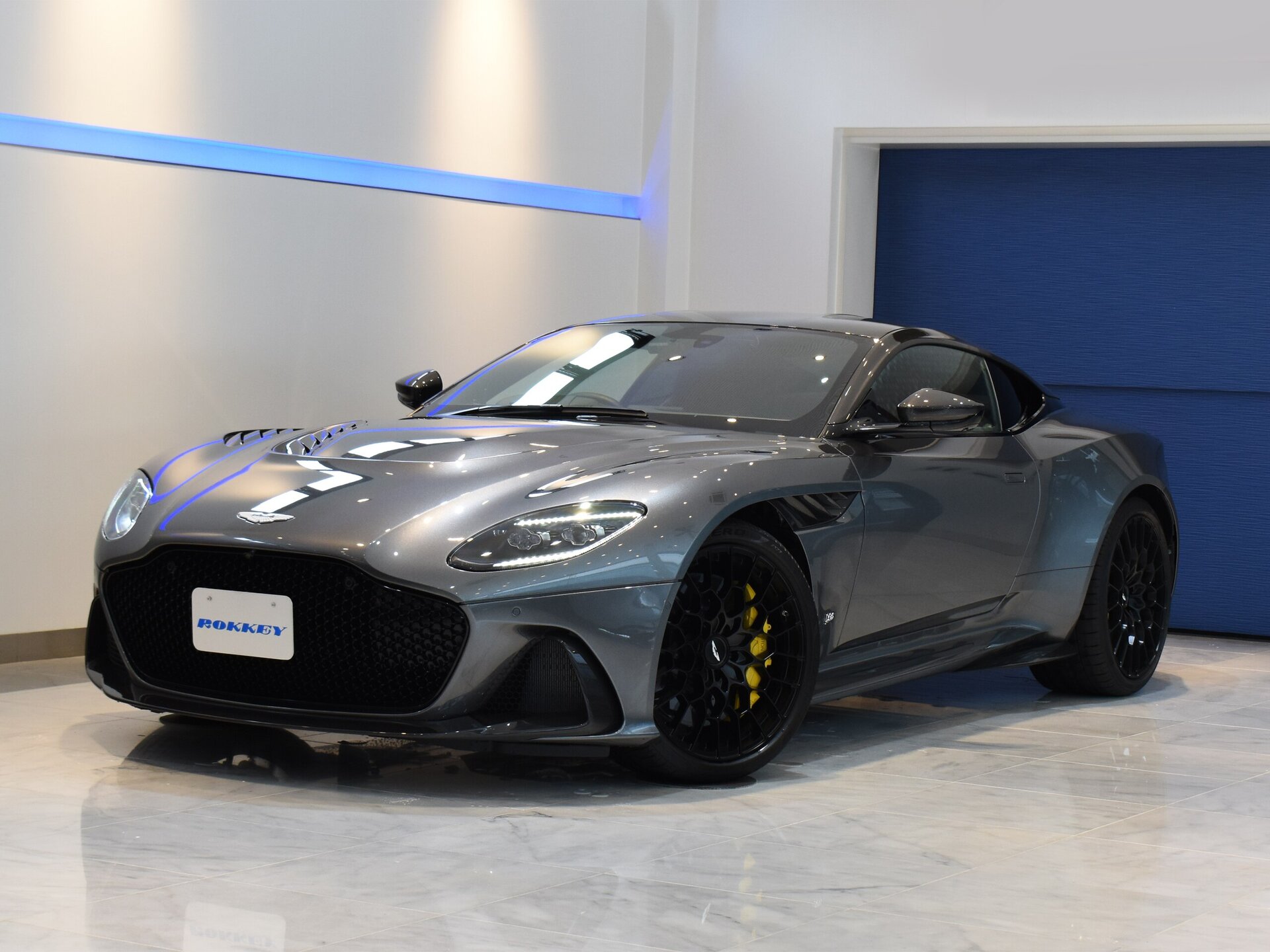 ASTON MARTIN DBS SUPERLEGGERA - View 1