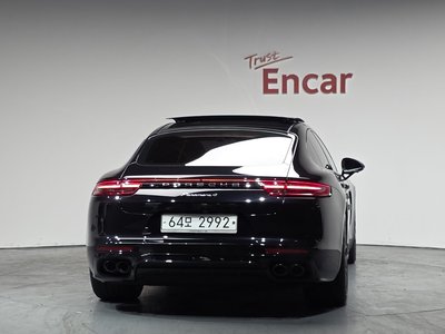 PORSCHE PANAMERA - 4