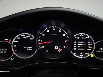 PORSCHE PANAMERA - 8