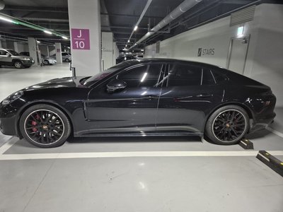 PORSCHE PANAMERA - 8