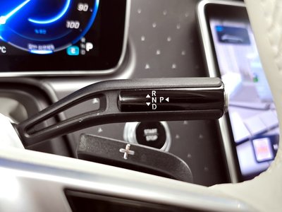 MERCEDES-BENZ EQE - 9