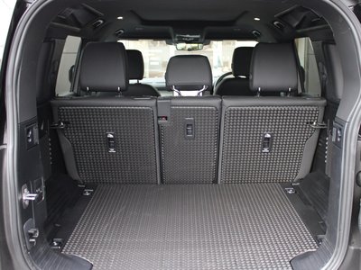 LAND ROVER DEFENDER - 10