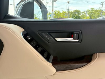 صورة مصغرة 33 لـ 2023 Toyota LAND CRUISER 300