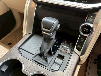 صورة مصغرة 21 لـ 2023 Toyota LAND CRUISER 300