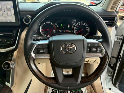 صورة مصغرة 11 لـ 2023 Toyota LAND CRUISER 300
