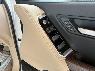 صورة مصغرة 36 لـ 2023 Toyota LAND CRUISER 300