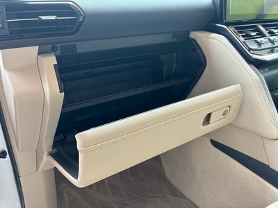 صورة مصغرة 42 لـ 2023 Toyota LAND CRUISER 300