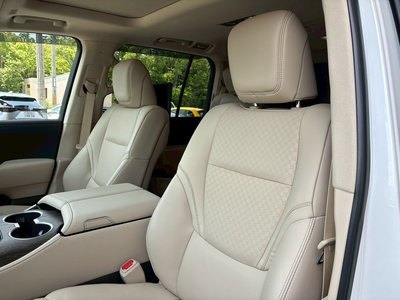 صورة مصغرة 38 لـ 2023 Toyota LAND CRUISER 300
