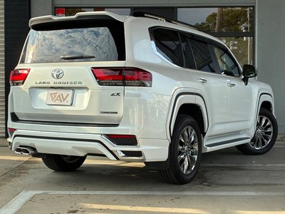 صورة مصغرة 78 لـ 2023 Toyota LAND CRUISER 300
