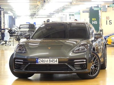 2022 Porsche PANAMERA 照片 2