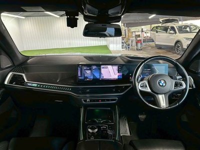 2023 BMW X7 photo 3