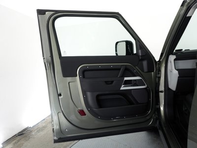 صورة مصغرة 60 لـ 2021 LAND Rover DEFENDER