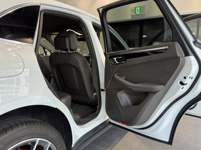 2021 Porsche MACAN thumbnail 15