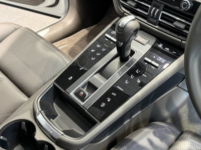 2021 Porsche MACAN thumbnail 19