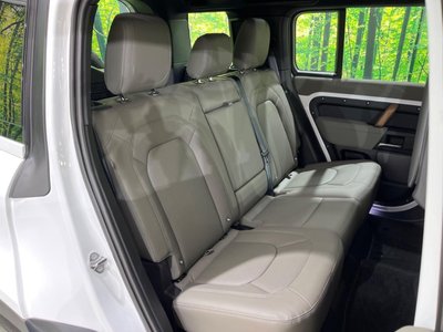 LAND ROVER DEFENDER - 9