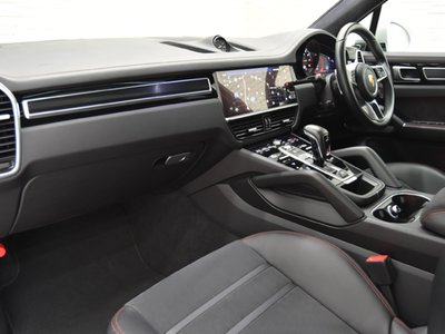 صورة 10 لـ 2022 Porsche CAYENNE