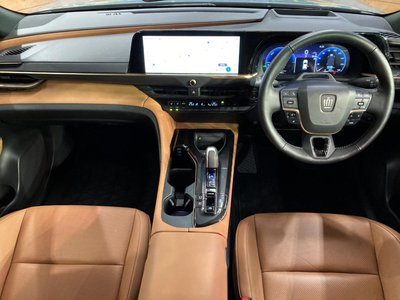 2025 Toyota CROWN SPORT photo 2