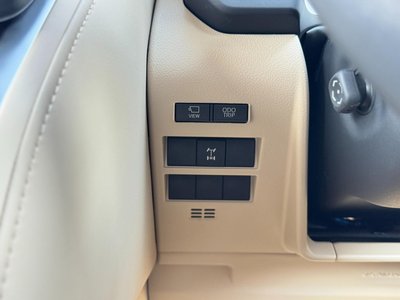 2023 Toyota LAND CRUISER 300 — миниатюра 12