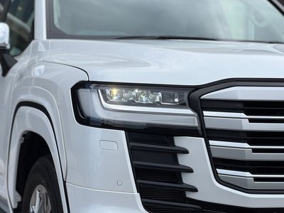 2023 Toyota LAND CRUISER 300 — миниатюра 24