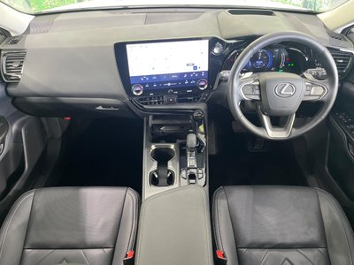 صورة 2 لـ 2023 Lexus NX