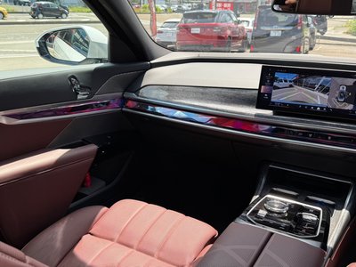 2025 BMW 7 SERIES — фото 9