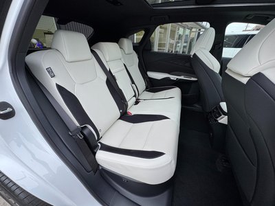 صورة مصغرة 49 لـ 2025 Lexus RX