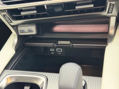صورة مصغرة 60 لـ 2025 Lexus RX