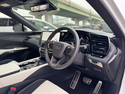 صورة مصغرة 46 لـ 2025 Lexus RX