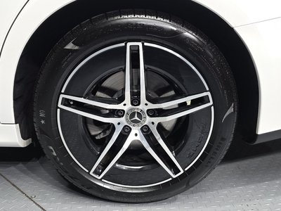 MERCEDES-BENZ E-CLASS - 8