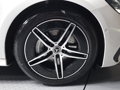 MERCEDES-BENZ E-CLASS - 6