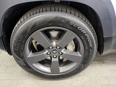 LAND ROVER DEFENDER - 6