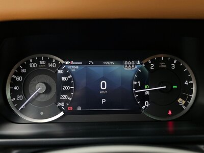 LAND ROVER DEFENDER - 8