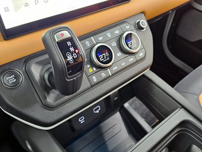 LAND ROVER DEFENDER - 9